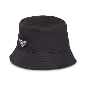 Prada vintage bucket hat 💜🛍